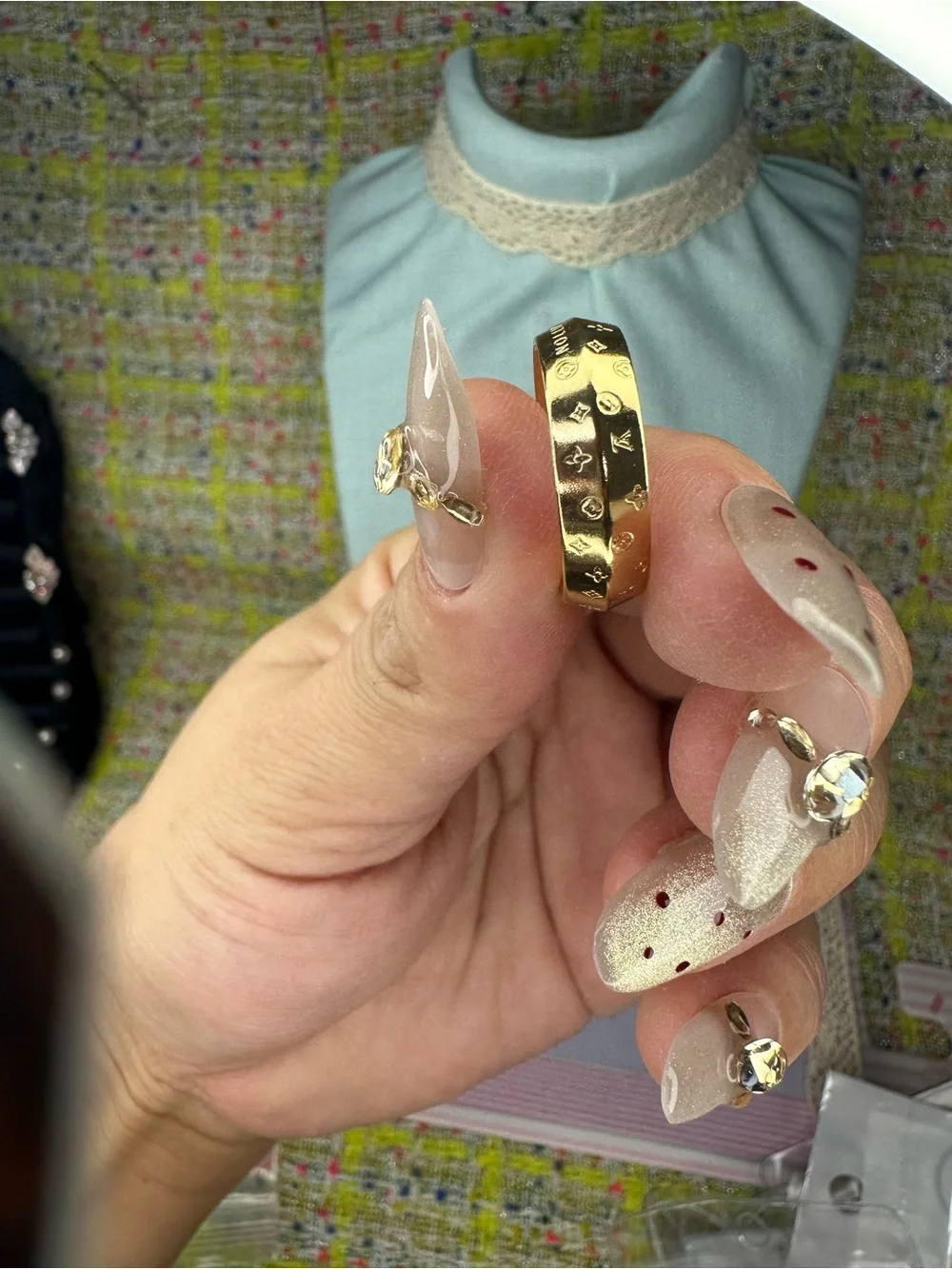 A great Gold-Tone Patterned Women's Ring size 7-8